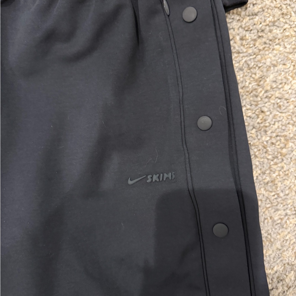 SKIMS NIKE SET - Picture 2 of 3